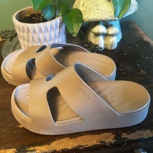 CROCS Women's Brown Slide Sandals-Getaway Platform H Strap!🤎
